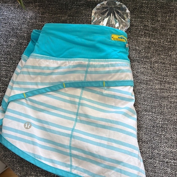 Lululemon shorts size 6 - Picture 9 of 10